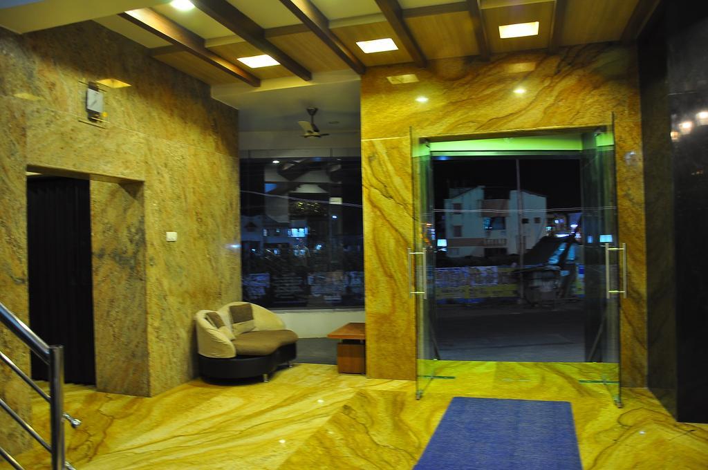 Sivamurugan Hotel Kumbakonam Bagian luar foto