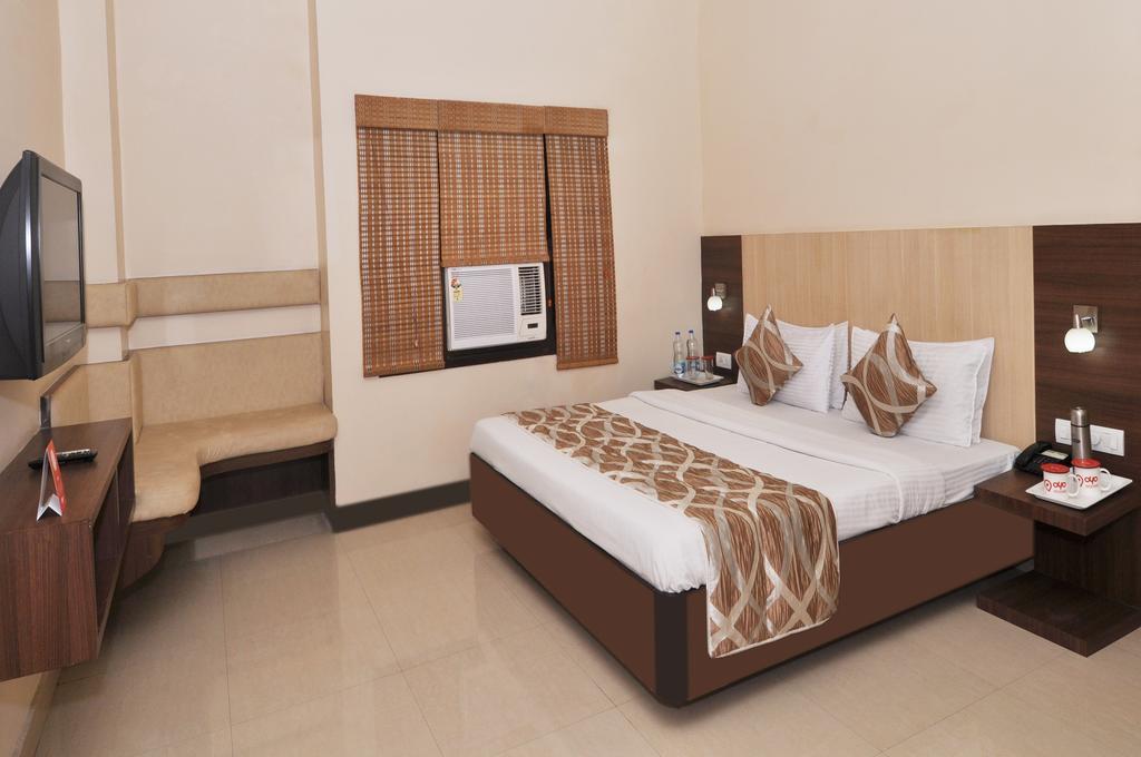 Sivamurugan Hotel Kumbakonam Bagian luar foto