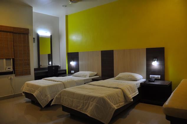 Sivamurugan Hotel Kumbakonam Bagian luar foto