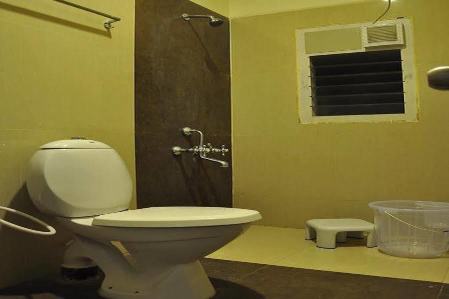 Sivamurugan Hotel Kumbakonam Bagian luar foto