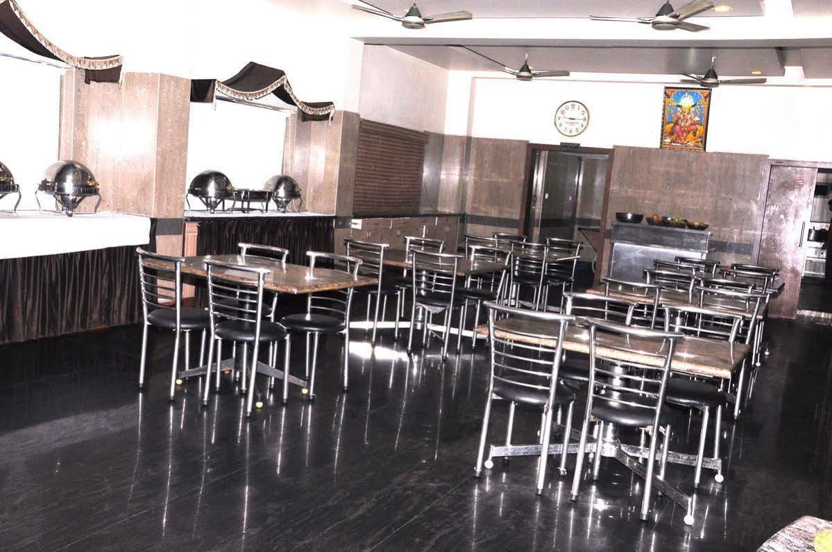 Sivamurugan Hotel Kumbakonam Bagian luar foto
